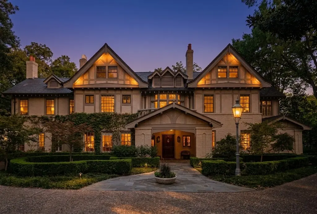 Jerry Jones House: Inside His Highland Park Estate in Dallas - Celebrity Homes | HomeImprovementGeek Jerry Jones house in Highland Park, Texas