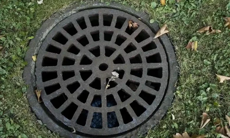 signs of septic system failure with slow drains, odors, and clogs