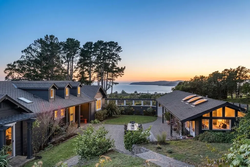 Image of , Celebrity Homes, on HomeImprovementGeek.