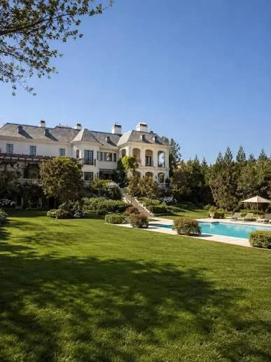 Michael Jackson House: Inside Neverland Ranch and Other Homes - Celebrity Homes | HomeImprovementGeek French chateau in Holmby Hills where Michael Jackson lived in 2009