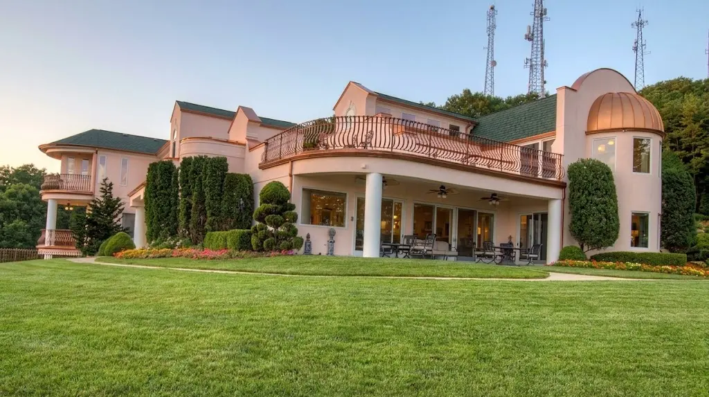 Kai Cenat House: His Atlanta Base, Mom's House and Mafiathon Mansions - Celebrity Homes | HomeImprovementGeek Image of , Celebrity Homes, on HomeImprovementGeek.